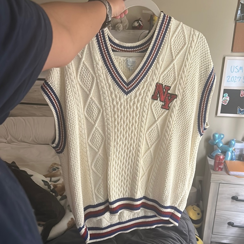 Francesca's Collections Cream and Red V-Neck Sweater